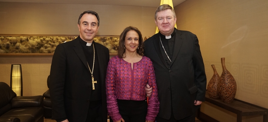 El Nuncio Apostólico Miroslaw Adamczyk llegó a Bogotá en representación de la Santa Sede para la posesión del nuevo Presidente de Colombia