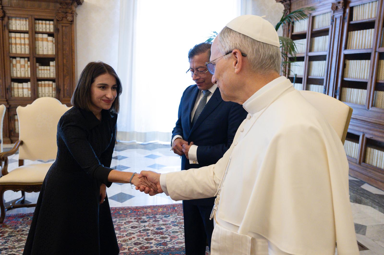 Presidente Gustavo Petro y canciller Laura Sarabia se reúnen con el Papa León XIV en el Vaticano y le extienden una invitación a visitar Colombia