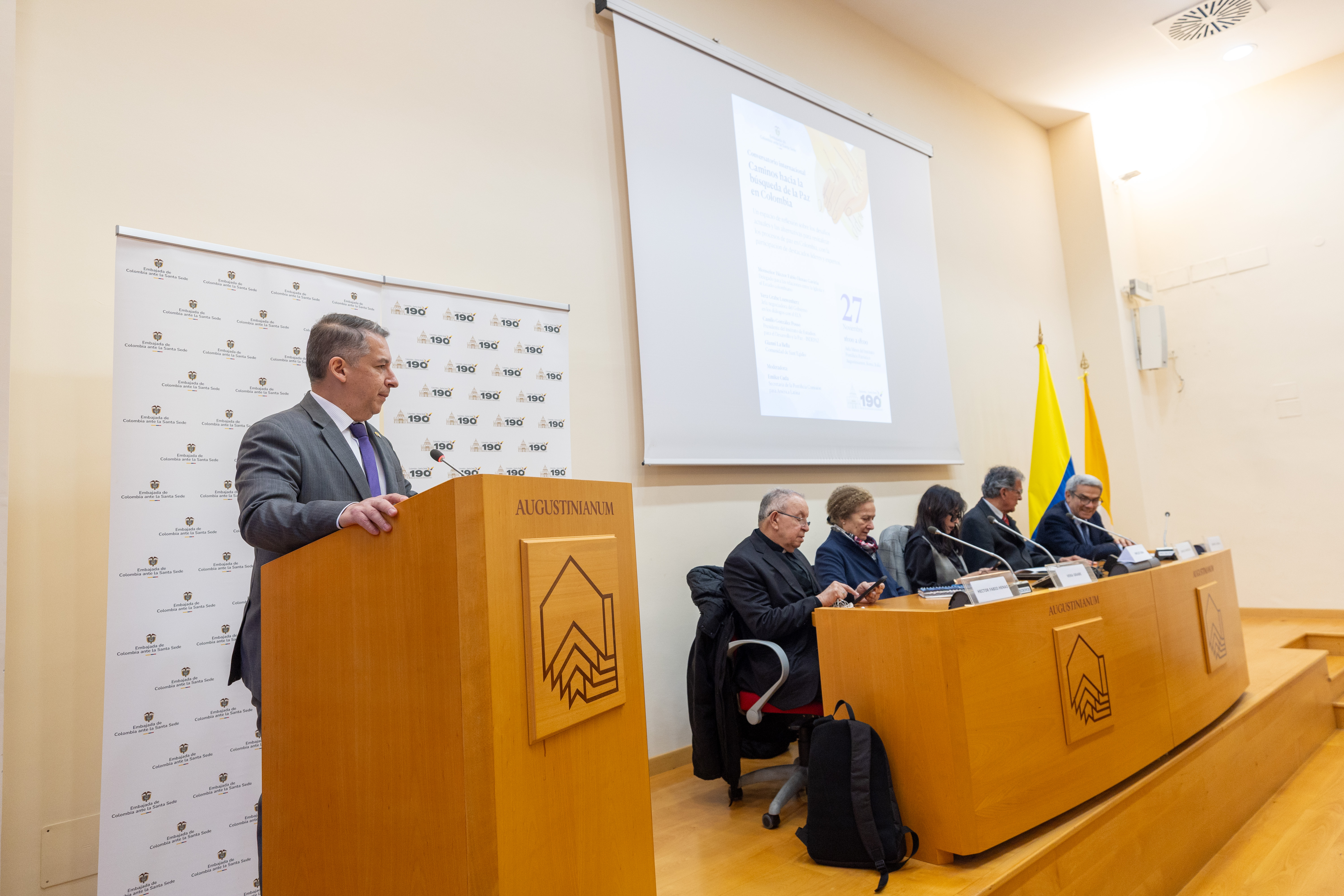 Conversatorio “Caminos hacia la búsqueda de la paz en Colombia”