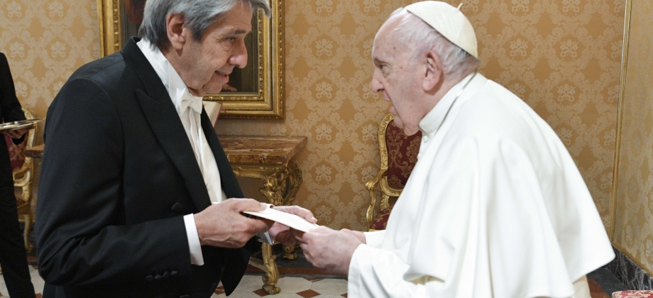 Nuevo embajador de Colombia ante la Santa Sede, Alberto Ospina, presentó cartas credenciales ante Su Santidad El Papa Francisco